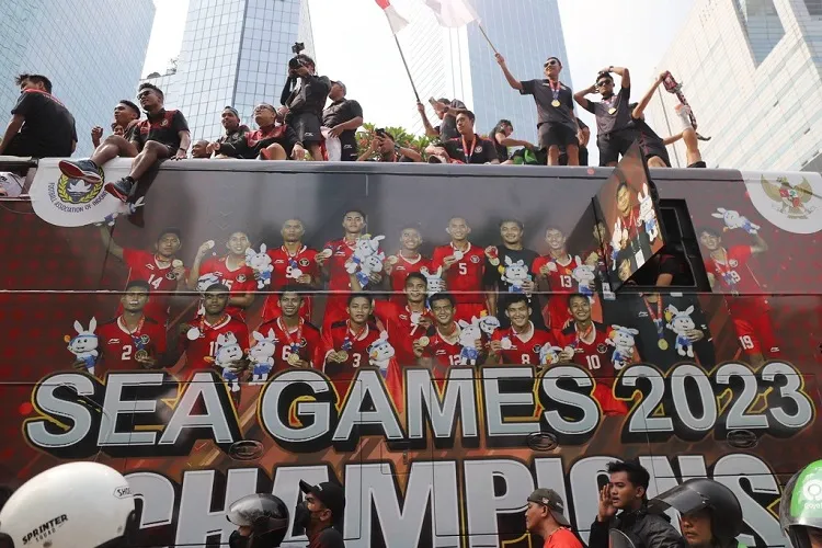 Potret Meriahnya Konvoi Pesta Kirab Juara SEA GAMES 2023, Lautan Manusia!