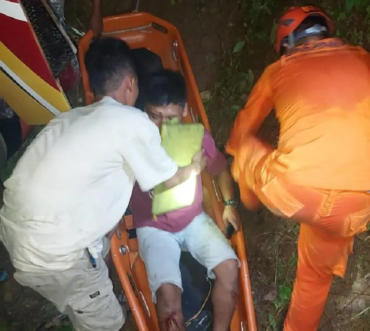 Bus Rombongan Santri Asal Ponorogo Masuk Jurang, 3 Orang Tewas