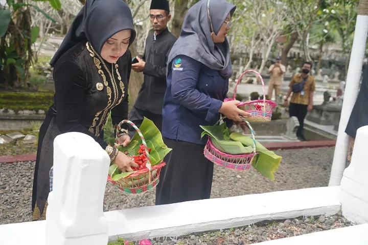 Sambut Peringatan Hari Jadi Ke-730 Kabupaten Mojokerto, Bupati Mojokerto Bersama Forkopimda Ziarah Makam