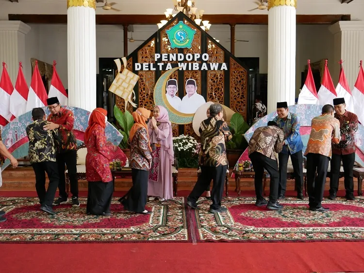 Bupati dan Wabup Sidoarjo Halal Bihalal dengan Guru dan ASN Sidoarjo di Pendopo