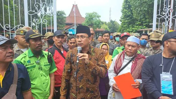 Perbup Sampah Segera Direvisi, Gus Muhdlor Minta Paguyuban TPST Komitmen Ikut Tuntaskan Masalah Sampah di TPA Jabon
