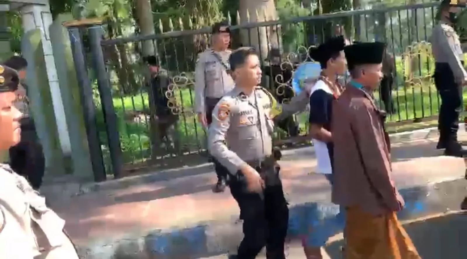 Pendukung Kades Bawa Sajam, Polisi Tetapkan 5 Tersangka, 5 Lainnya Dipulangkan