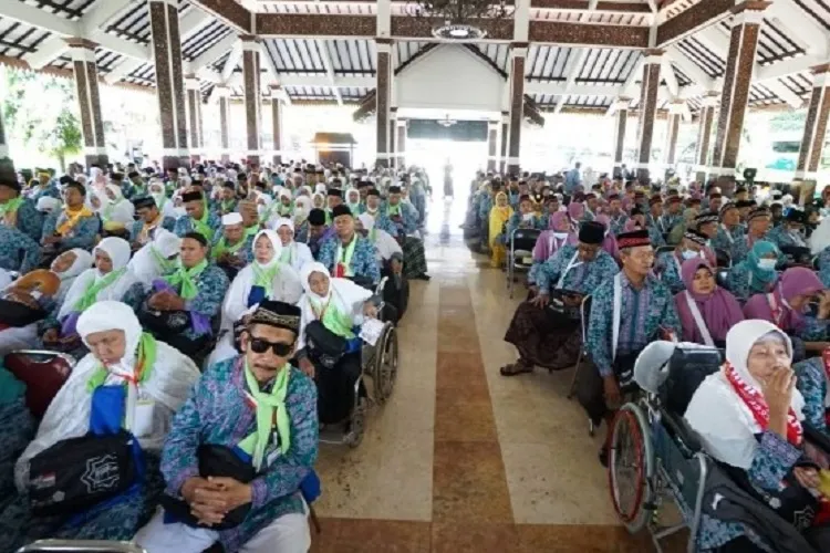 Bupati Sidoarjo Berangkatkan 890 Jamaah Calon Haji Kloter 16 dan 17 Sidoarjo