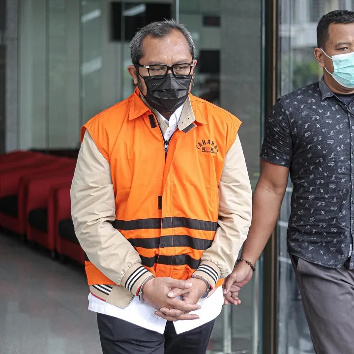 Diduga Terima Suap Rp 39,5 Miliar, Sahat Simanjuntak Disidang