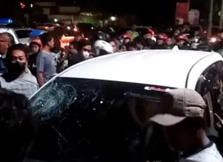 Warga di Perumahan Elit Citraland, Hajar 3 Pelaku Tabrak Lari