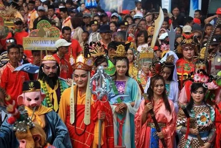 Orang Tionghoa, Suku Bangsa Terbesar Kelima Belas di Indonesia