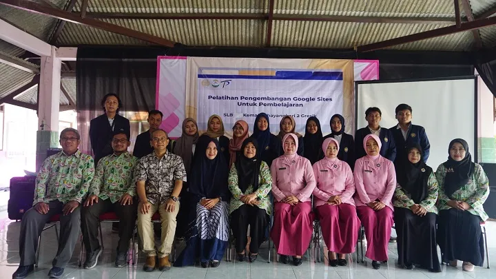 TP Unesa Latih Guru SLB Kemala Bhayangkari 2 Gresik, Kembangkan Google Sites
