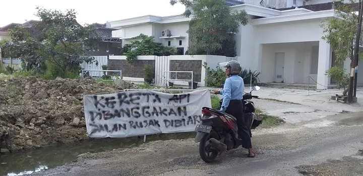 Dituding Kurang Siaga, Bupati Sumenep Dicibir Warga