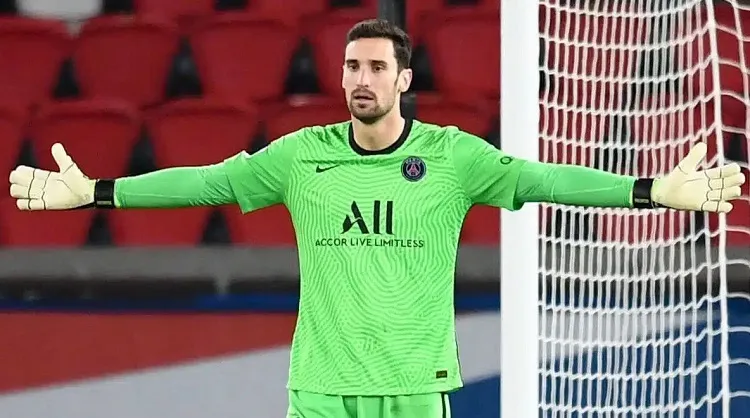 Kiper PSG Sergio Rico Masuk ICU, Alami Cedera Kepala Usai Berkuda