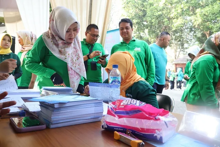 Jumat Bugar, Bupati Ikfina Senam Bareng Pegawai Dinkes Kabupaten Mojokerto