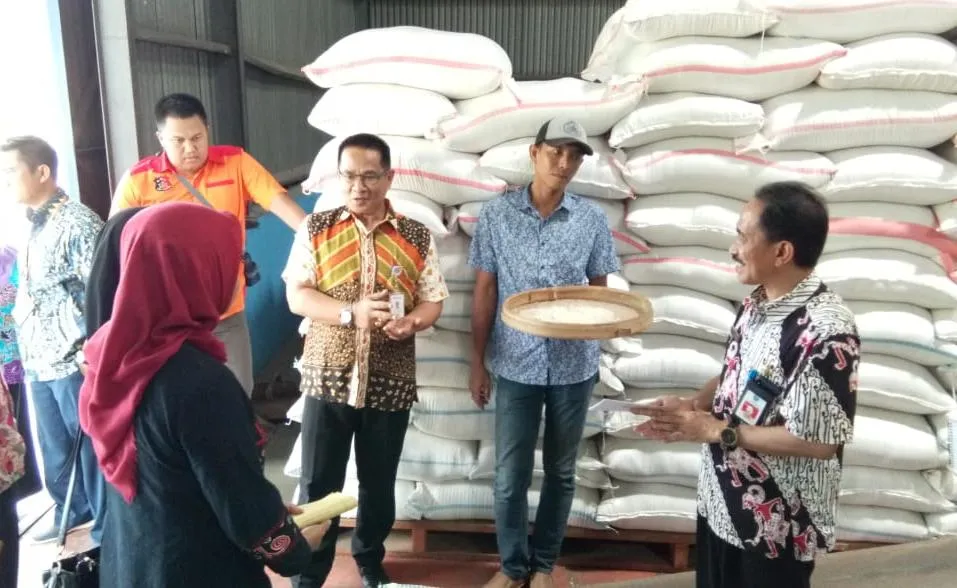 Stok Beras Bulog Probolinggo Hanya Tersisa 5.700 Ton
