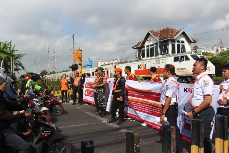KCI Sosialisasikan Keselamatan di Perlintasan KA