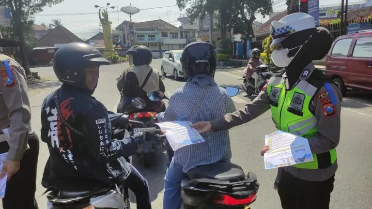 Polres Blitar juga Berikan Edukasi Lalu Lintas pada Masyarakat