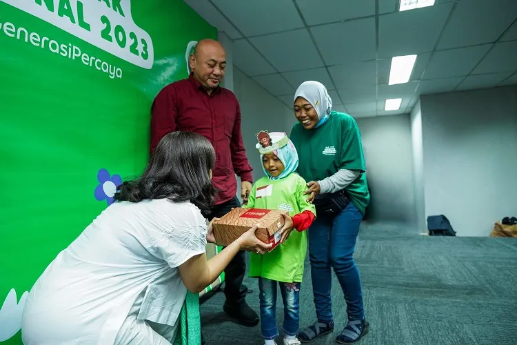 Grab Bagikan Ribuan Sepatu Gratis Untuk Putra-Putri Mitra Pengemudi
