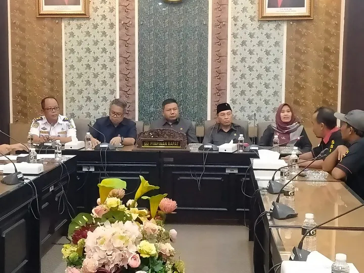 Komisi D Terima Aspirasi Serikat Sopir Soal Bus TransJatim