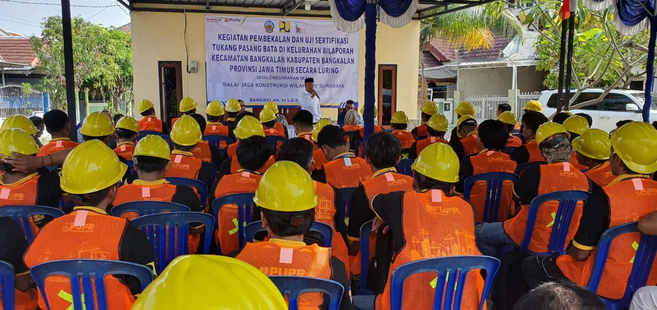 Tingkatkan Kompetensi, Kementerian PUPR Beri Pelatihan Tukang Pasang Bata