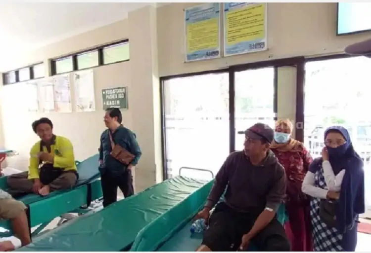 Tertimpa Besi Backdrop Event, Dua Petugas DLH Magetan Dilarikan ke IGD