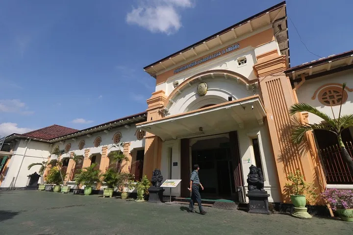 "Kalau Ada yang Mengajukan, yah Kami Terima, tak Mungkin Ditolak..."