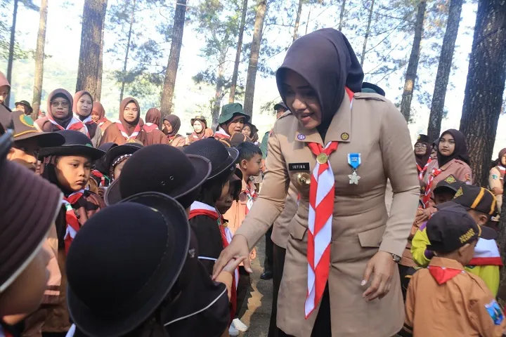 Bentuk Karakter Anak Sejak Dini, Bupati Ikfina Buka Agenda Pramuka Pra Siaga RA