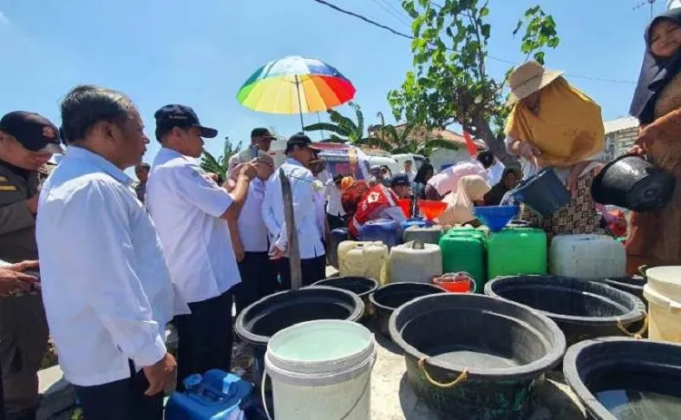 Tanggap Bencana Kekeringan, PMI Jatim Kirim Air Bersih ke Pamekasan