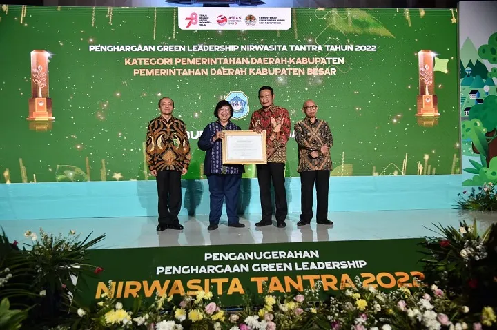 Mampu Tingkatkan Indeks KLH, Lamongan Terima 2 Penghargaan Nirwasitha Tantra 2022