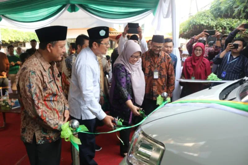 Pegadaian Syariah dan Laznas LMI Beri Bantuan Satu Unit Ambulance ke Ponorogo