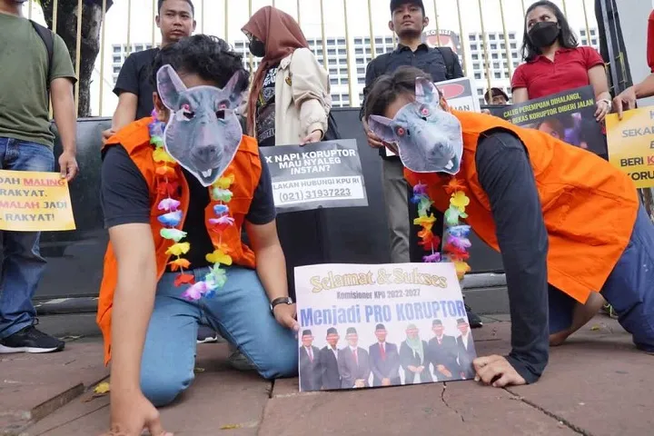 KPU Loloskan Mantan Napi Korupsi Nyaleg, ICW Mencak-mencak!