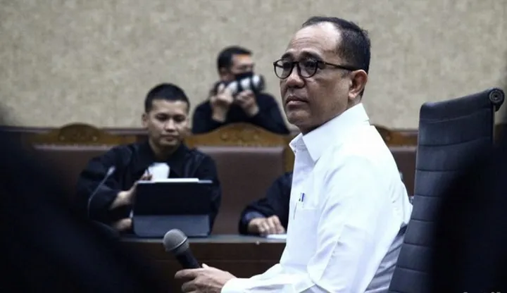 Rafael Alun, Didakwa Korupsi Ajak Istri