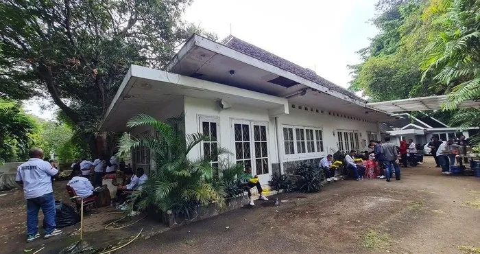 Guruh Kerahkan Massa Tolak Rumahnya Dieksekusi, Pengadilan Menunda