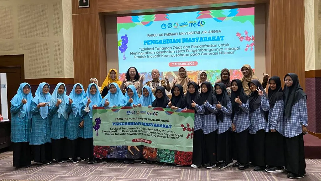 Manfaatkan Tanaman Obat, Pengmas Farmasi Unair Dorong Minat Wirausaha Siswa Pondok Pesantren di Surabaya