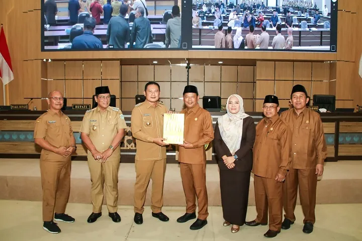 DPRD Lamongan Sahkan Perubahan KUA-PPAS 2023, dan Pendapatan Daerah Ditetapkan 3,475 Triliun