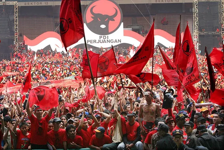 Baca juga : Survei SMRC: PDIP Parpol Teratas, 'Berkomitmen Lahirkan Calon-Calon Pemimpin Nasional'