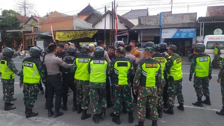 Ratusan Personel Polisi Lakukan Simulasi Sispamkota