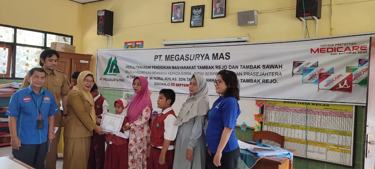 Megasurya Mas Berikan Beasiswa 395 Pelajar SD Sidoarjo dan Gresik