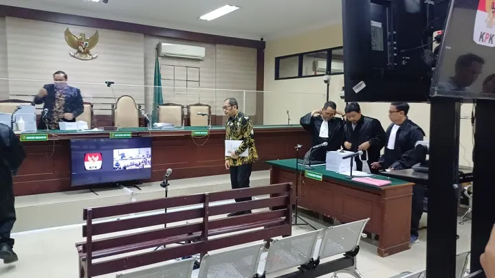Dituntut 12 Tahun Penjara, Sahat Langsung Lemess!