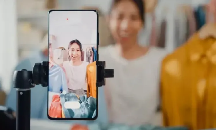 Fenomena Artis Jualan Sembako di Live Shopping Medsos Turunkan Omzet Pedagang UMKM