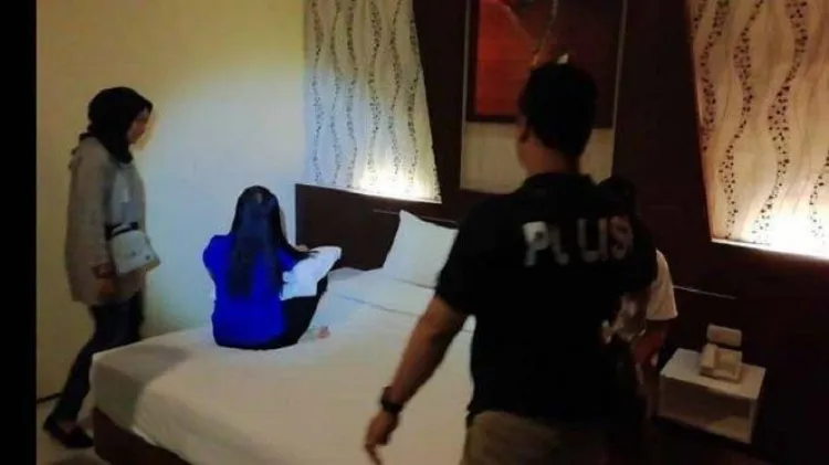Kos-kosan di Jaksel Digrebek Polisi, Diduga Tempat Prostitusi hingga Langganan Waria