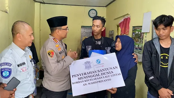 Baca juga : Kapolres Lumajang Bersama Jasa Raharja Salurkan Santunan Korban Tabrak Lari