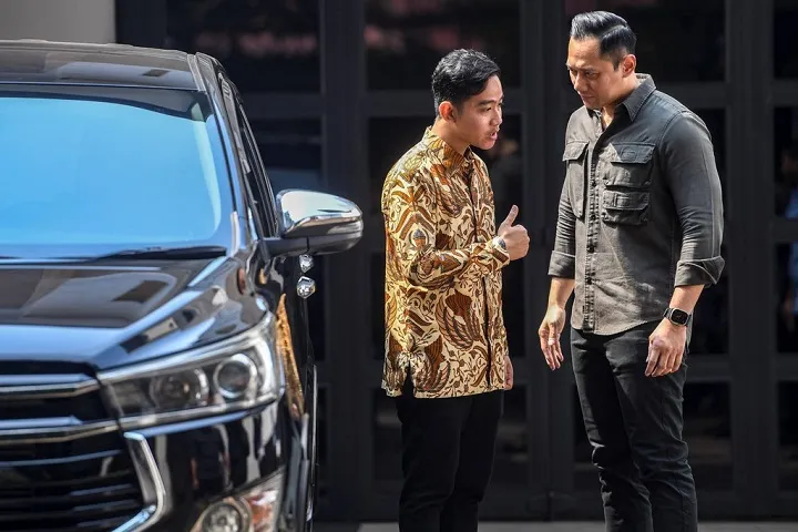 Kader Golkar, Usik Rekam Jejak Gibran