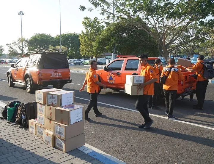 Gubernur Jatim Kirim Bantuan Puluhan Ribu Masker dan Relawan BPBD ke Lokasi Karhutla Banjarmasin