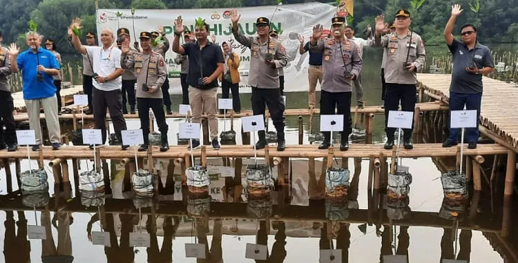 Peringati HUT Ke-72 Humas Polri Lakukan Penanaman 250.000 Bibit Mangrove