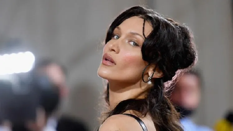 Bella Hadid Kirim Surat Terbuka Desak Gencatan Senjata Dalam Konflik Hamas dan Israel Kepada Joe Biden