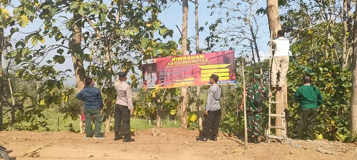 Polres Blitar Gencarkan Patroli dan Pasang Banner Himbauan Antisipasi Karhutla di Daerah Rawan Bencana Kebakaran