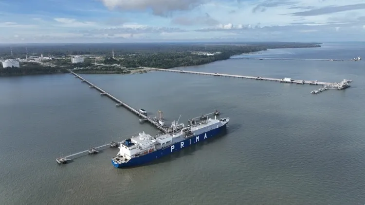 Kargo Gas Alam Cair Tangguh Dikirim ke Pembangkit Listrik PLN