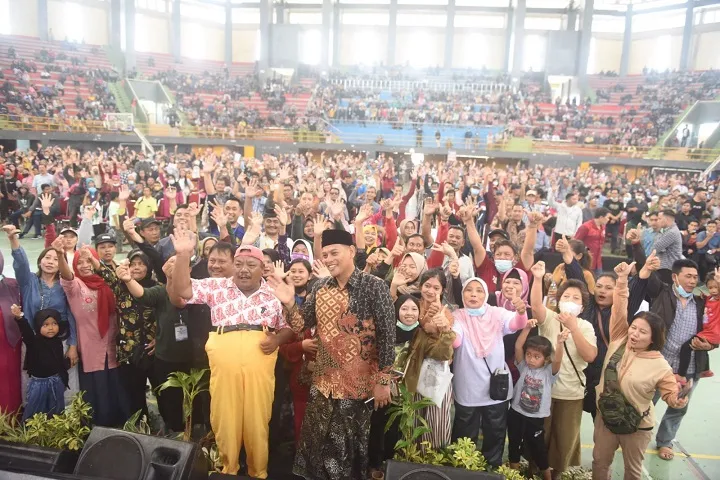 Wali Kota Kediri Salurkan BLT DBHCHT Untuk Buruh Pabrik Rokok dan Buruh Tani Tembakau