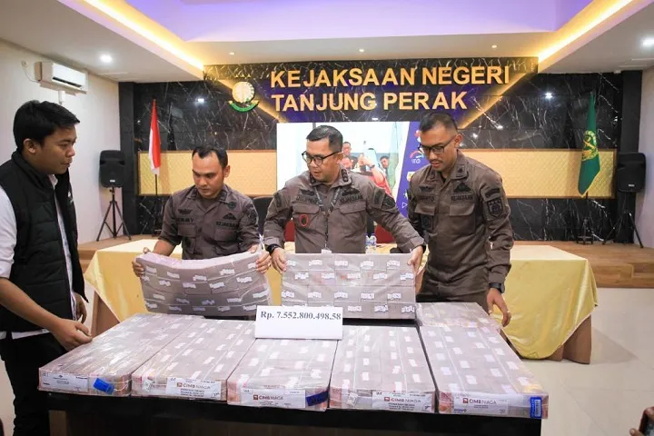 Kejari Tanjung Perak Terima Pengembalian Kerugian Negara Sebesar Rp7,5 Miliar