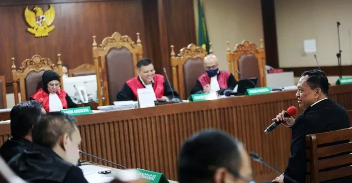 Mantan Kabasarnas Ungkap Uang Suap untuk Dana Komando, Sambil Tersenyum