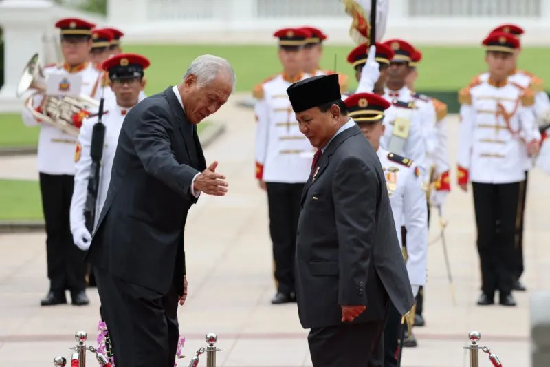 Disambut Upacara Militer di Istana Negara Singapura, Prabowo Terima Penghargaan Militer Tertinggi
