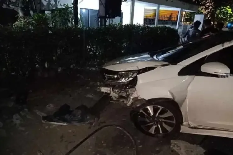 Pulang Mabuk Usai Party di Shelter Club Surabaya, 3 Pemuda Tabrak Lampu PJU