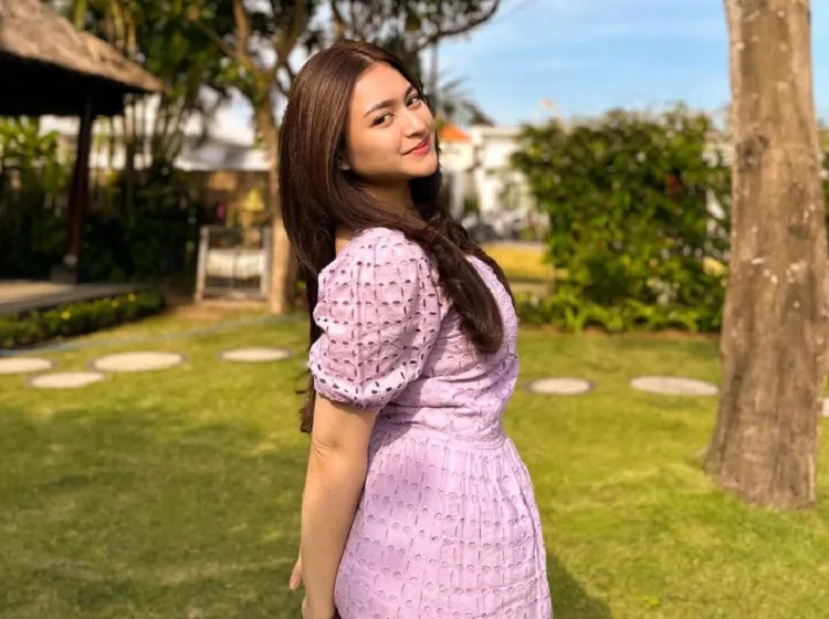 Nathalie Holscher Umbar Pose Mesra Dengan Baju Seksi, Netizen: Islam Kok Dipermainkan